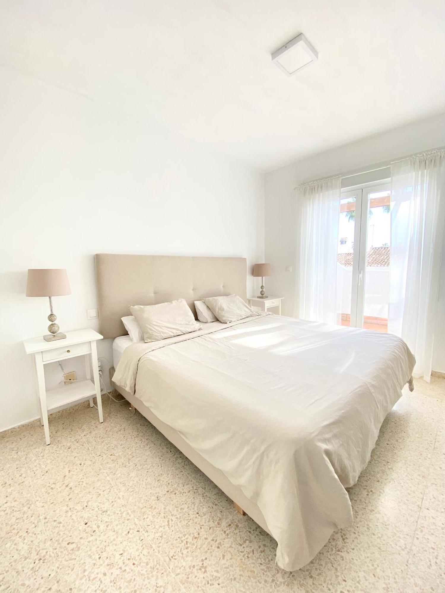 Вилла Townhouse W/Sea View & Garden Эстепона Экстерьер фото